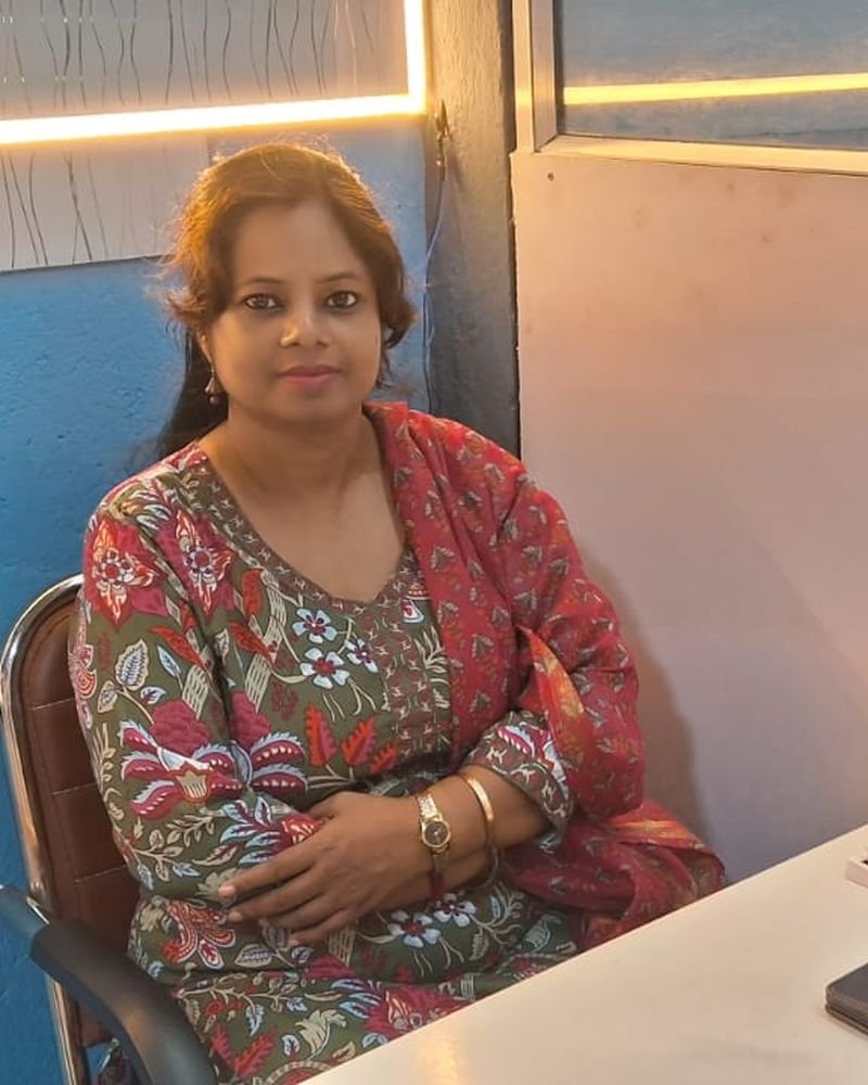 Dr. Nabanita Chaklader, BDS (WBUHS), dental surgeon at ORADENT Dental Care, at her consulting desk in the Parnasree, Behala clinic